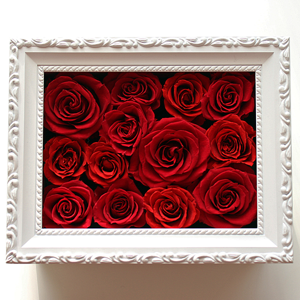 お祝いに人気の赤いバラのフレーム型