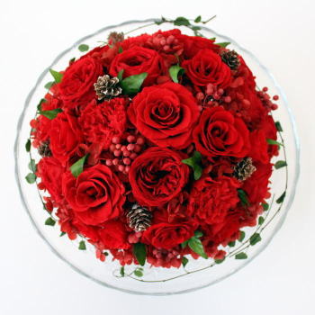 お祝いに赤いバラの花束